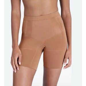 SPANX Sculpt OnCore Mid-Thigh Short Naked